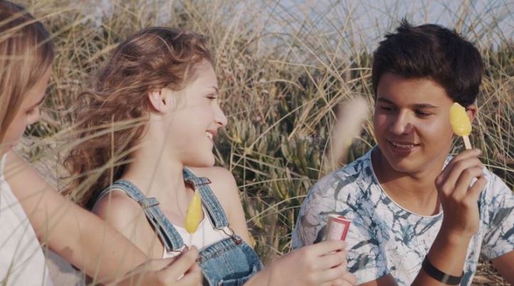 Extrait du clip de Lou "Toutes les chances du monce"